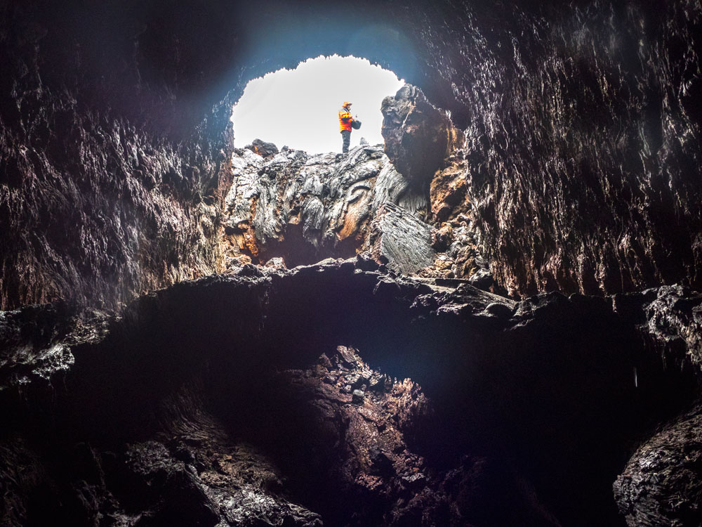 Лавовая пещера на Камчатке